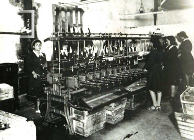 Olga F. de Sosa y compañeras - Fábrica Textil La Emilia