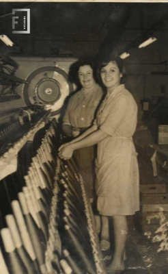 Compañeras de enconadora 