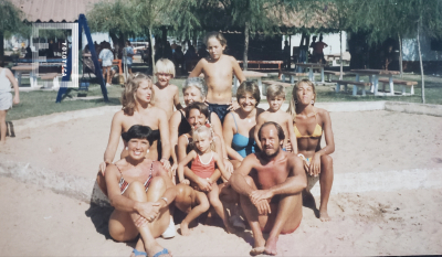 Familia en arenero