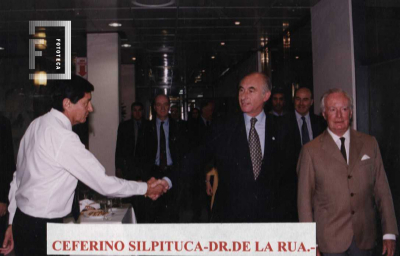 Ceferino Silpituca saluda al Dr. Fernando De La Rua 