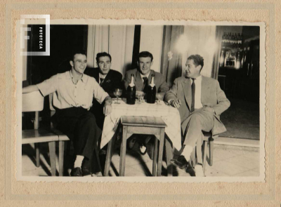 Amigos en el bar 