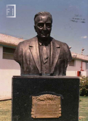 Monumento a Leodegario Cordova 