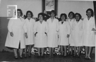 Grupo de maestras en homenaje al Gral. Manuel N. Savio al cumplirse el 15º Aniversario de su fallecimiento - Acto Día de la Siderurgia