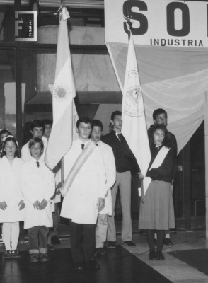 Alumnos abanderados - Acto Día de la Siderurgia
