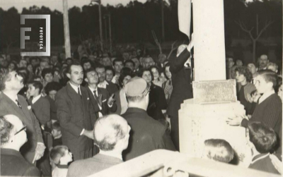 Inauguración mástil en la plaza - Izamiento de bandera