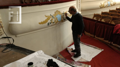 Trabajo de restauración de los palcos para el °109 Aniversario del Teatro Municipal Rafael de Aguiar