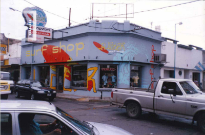 Mural Comercial "FLOATER"  pintado por Rubito González