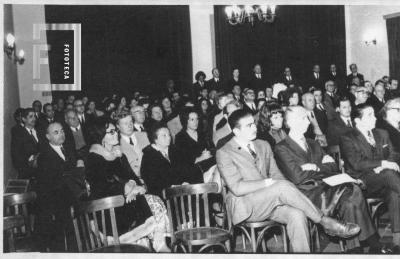 Sala auditorio con asistentes