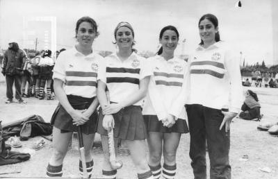 Hockey, Club Del Acuerdo. Daniela Brucellaria, Mariana Brucellaria, Romina Rovera y Verónica Ioberno
