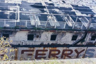 Ferry abandonado