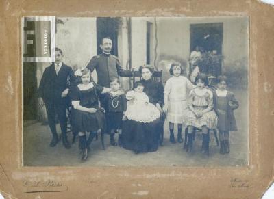 Teniente Coronel José Basterrechea, su esposa Laura Cavalieri e hijos Jorge, Blanca, Jose Carlos, Alina, Graciela, Ana María y Raquel