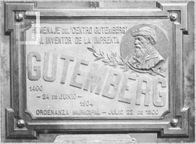 Placa de bronce Homenaje a Gutemberg