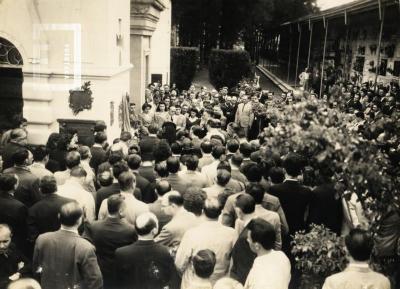 Homenaje en Cementerio, junto al panteón de la familia Córdova