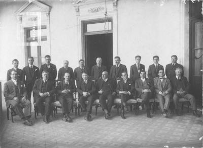 Personal de la Municipalidad con el Intendente Víctor Gard
