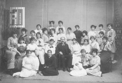 Egresadas 1914 Escuela Normal con Prof. Arámburu