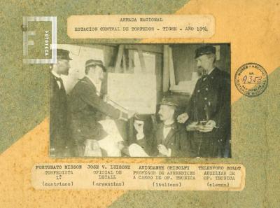 Ing. Ariodante Ghisolfi y otros en Estación Torpedos Armada