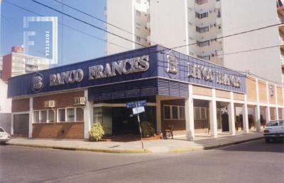 Banco Francés, esquina sur de Nación y Bolívar