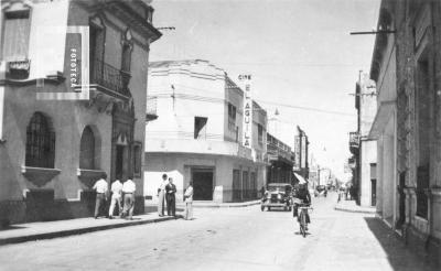 Calle Mitre y esquina del Cine El Águila