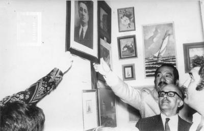 Inauguración Sala "Galería Artística 'Carlos L. Bustos'" - Intendente Kolberg y César Bustos - 1973