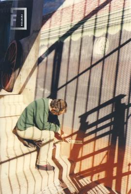 Artista Héctor Burgos pintando mural entrada Sector Tradicional Museo
