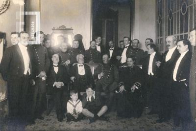 Grupo en la casa del Cnel. Juan L. Somoza