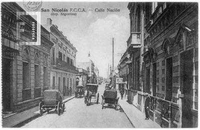 Calle Nación hacia Almafuerte, hotel Italia en segundo plano