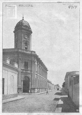 Municipalidad desde calle Pellegrini