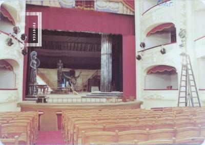 Interior Teatro, platea y escenario