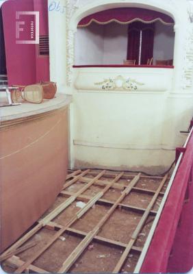 Interior Teatro, sector orquesta, piso en reparación