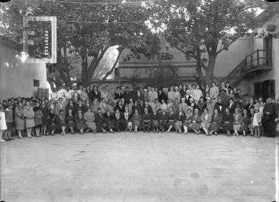 Grupo estudiantes y profesores Escuela Normal durante celebración 40º aniversario, 1928