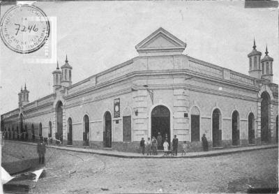 Mercado Sud, Garibaldi y Almafuerte, esquina este