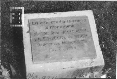 Placa monumento a Perón y Evita
