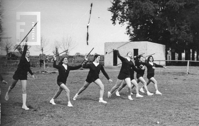 Práctica deportiva Escuela de Enseñanza Media de Gral. Rojo