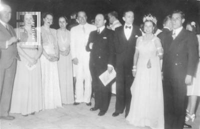Reina de los Juegos Florales de 1941, Srta. Elena Podestá Iturburu y otros