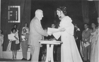 Reina de los Juegos Florales de 1962, Srta. María E. Zuelgaray Vázquez
