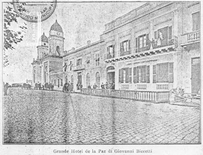 Calle Mitre, de Sarmiento hacia el río. Hotel de la Paz, de Giovanni Bicetti