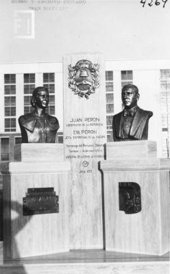 Monumento al Pte. J. D. Perón y Sra. Eva D. de Perón, Destilería de Alcohol, demolido en 1955