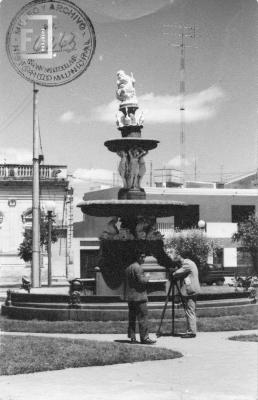 Plaza Mitre frente a calle Sarmiento, fuente y fotógrafo