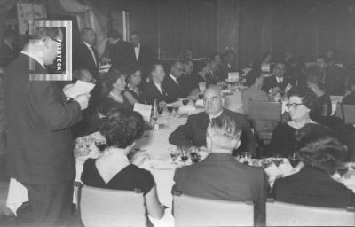 Comisión Homenaje a la Revolución de Mayo. Dr. José E. de Cara, pronunciando su discurso en Hotel Colonial
