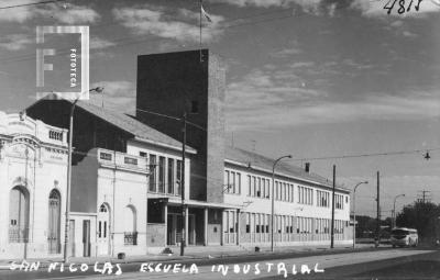 Escuela Nacional de Educación Técnica Nº 1, Av. Moreno entre Mitre y Belgrano