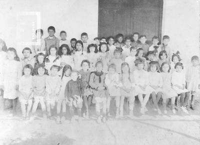 Alumnos Escuela Nº 5, calles Guruciaga y Moreno, esquina Este