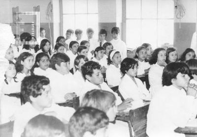 Alumnos Escuela Nº 6 durante visita de Rogelio Luis Ameri