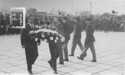 Homenaje a San Martín. Dr. Manuel Gil Morales y G. Santiago Chervo, Sec. y Presidente Inst. de Numismática e Historia
