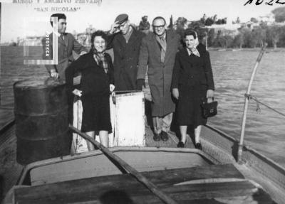 José M. Gonzales Conde, Presidente de la A. N. A. y Sra.; Sr. Díaz; Chervo y Sra. Paseo por el Paraná