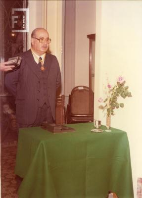 Dr. José E. de Cara presentando al orador, Sr. W. S. Cártey, en Museo Municipal