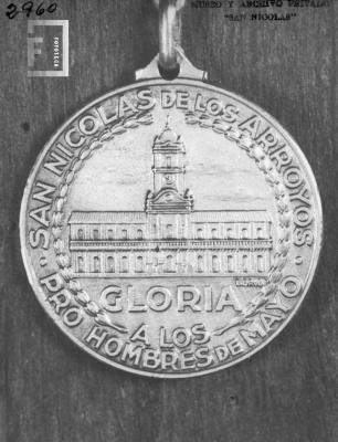 Medalla Homenaje a Revolución de Mayo en su sesquicentenario (anverso)