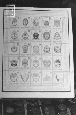 Pág. album filatélico //Emblemas Argentinos//, de la colección filatélica de G. Santiago Chervo