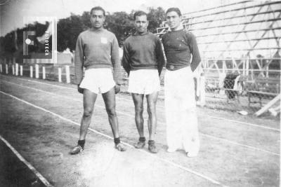 Atletismo. Carmen de Areco. Esteban Cabrera, Rodríguez, Domínguez.