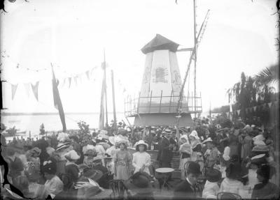 Quiosco del Molino Holandés en la kermesse de 1912, Club de Regatas